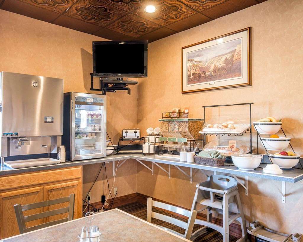 Miles City Hotel Restoran gambar